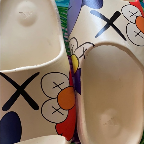 Customized Yeezy Slides - Picture 2 of 2